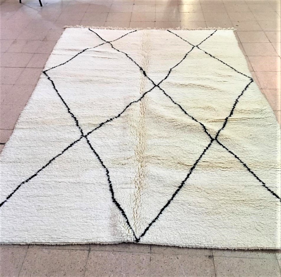 Petit tapis berbère Béni Ouarain à bordure jaune et motifs losanges n° 90